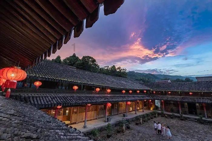 和孩子们去哪个地方旅游比较合适呢？游戏画面