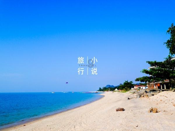 逃离残破的船只