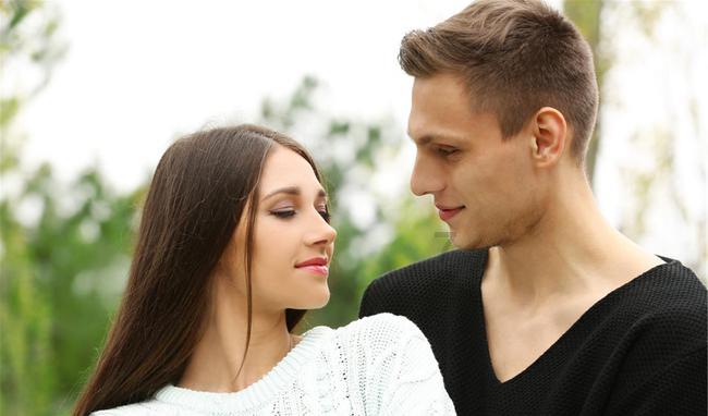 怎样看待中老年人“伴而不婚”？游戏画面
