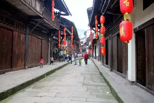大江大河：啃5毛江米条，掏空积蓄买房的任遐迩，为啥拒绝当富婆